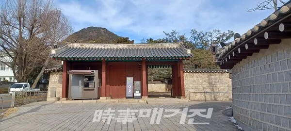 칠궁 외삼문(사진_ 안나겸 기자)