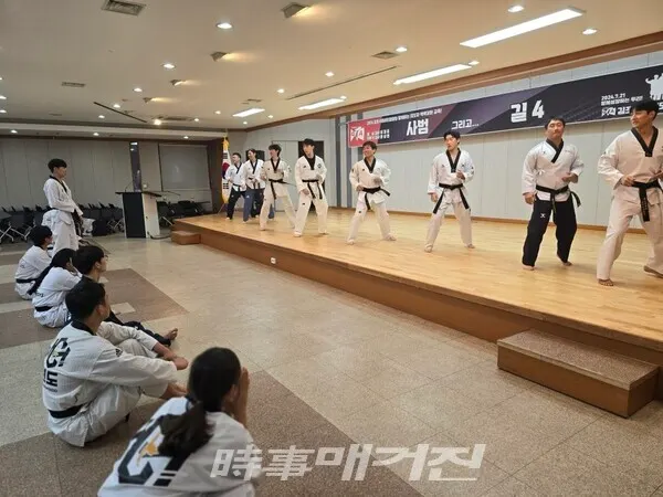 겨루기 교육 모습 (사진_이재욱 기자)