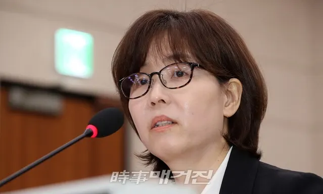 이미선 헌재 재판관 후보자가 지난 10일 국회에서 열린 법제사법위원회 전체회의 인사청문회에서 답변을 하고 있다.(사진_시사매거진DB)
