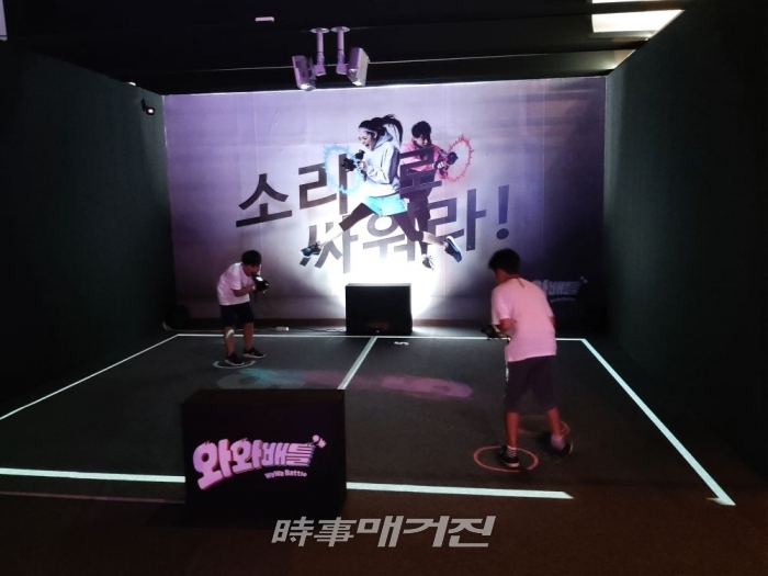 롯데백화점 평촌점(범계역) 식품관 2층 문화홀, VR 테마 가족 놀이공간 ‘V 리얼 파크’ 성황! / 사진=시사매거진 하명남 기자