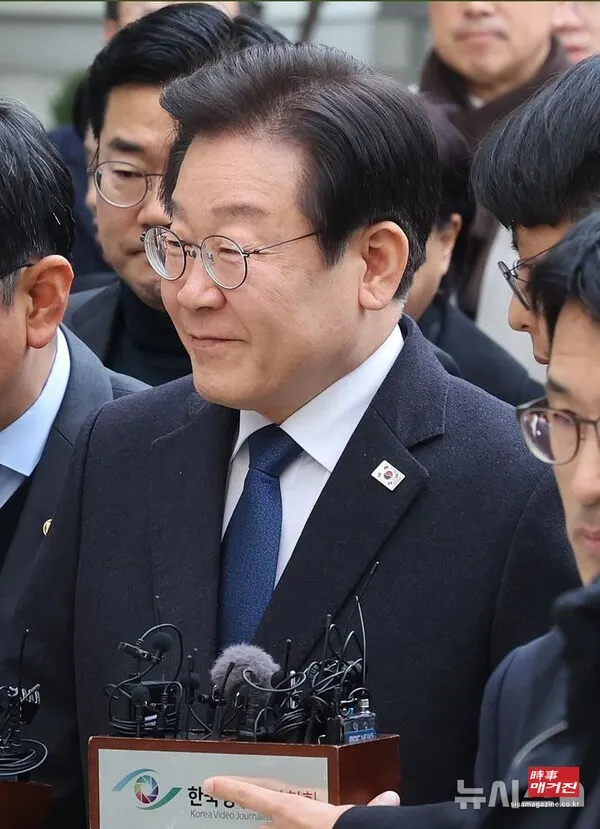 이재명 더불어민주당 대표가 25일 서울 서초구 중앙지방법원에서 열린 위증교사 사건 1심 선고 공판에 출석하고 있다. (사진_뉴시스)