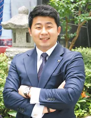 ▲ 이천동 FC는 자신의 인생에 후회와 미련이 존재하지 않길 바란다. 이에 이른 새벽부터 자정 이후까지 고객과 만나 상담하고 컨설팅 하는 시간 외에는 자신의 능력을 키우고 가치를 높이는 데 노력을 쏟는다.