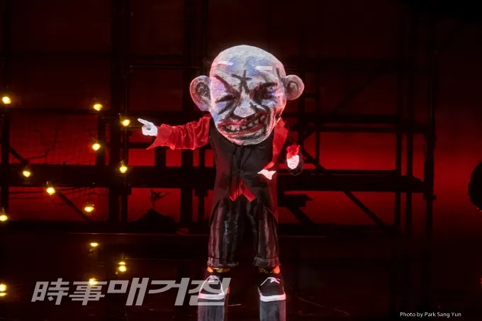 알베리히 역으로는 바리톤 세르게이 레퍼쿠스, 오스카 힐레브란트가 열연한다. 오페라 ‘니벨룽의 반지’ 1부 ‘라인의 황금’ (시사매거진=박상윤 문화전문 사진기자)