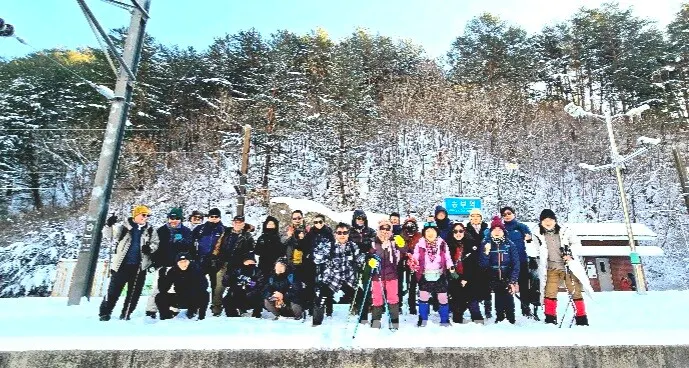 승부역은 '하늘도 세평, 꽃밭도 세평' 뿐인 산골 오지역이지만 우리의 꿈과 희망을  샘솟게 하는 낭만역이다 (사진_류행)