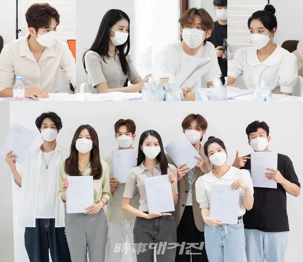 라이브 커머스를 배경으로 한 웹드라마 ‘두근두근 방송사고’의 첫 대본 리딩 현장이 공개 됐다.