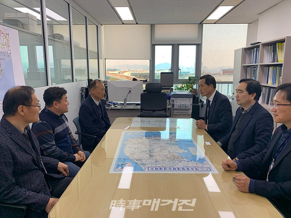 광양시 김명원 부시장은 21일(금) 지역 현안사업을 내년도 국비 예산에 반영시키기 위해 중앙부처를 직접 방문하여 건의했다.(사진_광양시청)