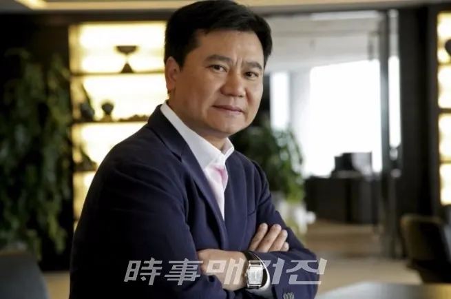 ‘자수성가형’ 사업가로 많은 중국 젊은이들의 롤모델이 되고 있는 장 회장은 “창업은 거창한 것이 아니라 자신이 하고 싶은 일을 하는 것이다. 그 일이 꼭 대단할 필요는 없다”라며 “큰돈을 벌고 싶은 의욕이 있다면 이를 빨리 실천에 옮겨야 한다. 실패를 두려워하지 말라, 넘어지면 다시 일어나면 된다”고 말했다. (출처_쑤닝 홈페이지 캡처)