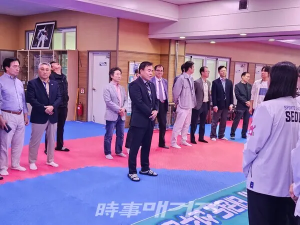 서울특별시 이자형 회장이 선수단에 격려의 말을 전하고 있다. (사진_이성만 기자)