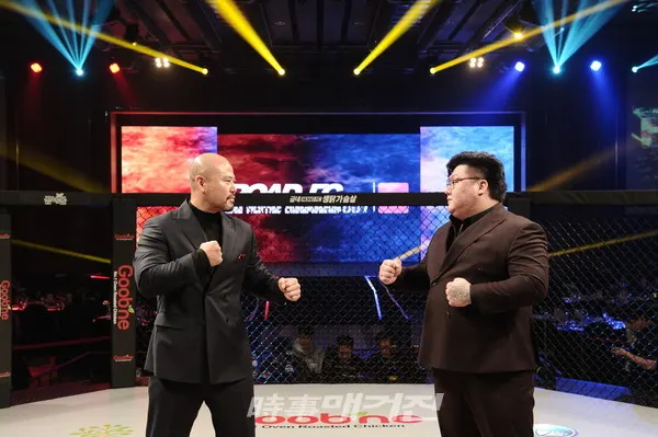 ROAD FC 김대환 대표는 “코로나19가 잠잠해져서 대회를 열 수 있게 되면 가장 먼저 추진할 경기가 김재훈과 금광산의 대결”이라고 말했을 정도로 이 두 파이터들의 대결은 기대가 된다.