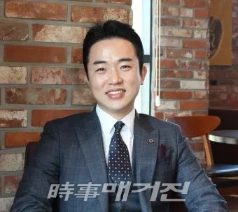 중고차와니의 조성완 대표는 중고차 딜러를 지양하고 고객들과 소통하는 조력자로서의 ‘중고차 컨설턴트’라는 새로운 개념을 도입해 업계에 신선한 흐름을 만들고 있다.