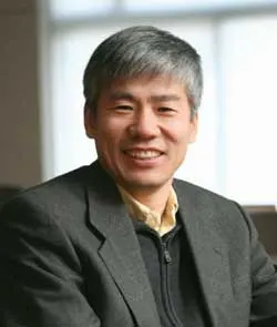 ▲ 이내응 단장은 “적극적인 연구활동으로 세계 나노융합기술산업에서 당당히 그 우수성을 인정받아 국가적 경쟁력을 확보하겠다”는 포부를 밝혔다.