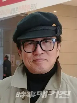 웃는 예수로 희망의 메시지를 전하는 홍준표 화백