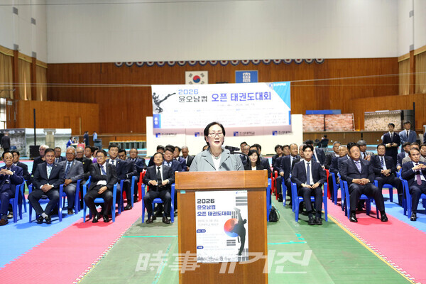 격려사를 하고 있는 강희숙 조선대학교 부총장 (사진_정연수 기자)