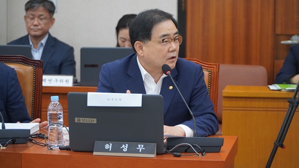 (사진제공 = 국회 산업통상자원중소벤처기업위원회 현장 질의 사진 / 허성무 의원실)