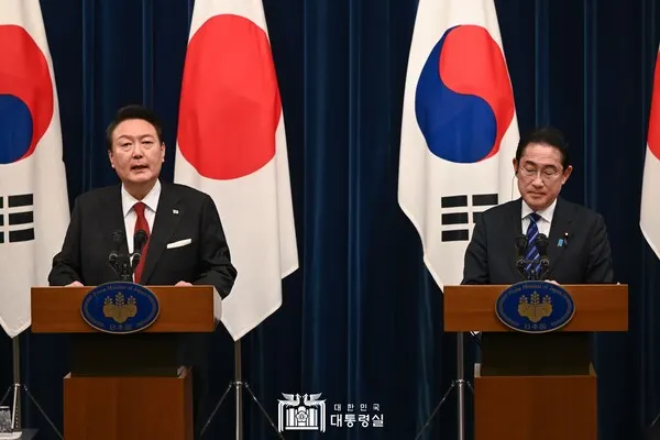 윤석열 대통령과 기시다 후미오 일본 총리.(사진_대통령실)