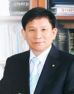 ▲ 안산중학교 윤동화 교장