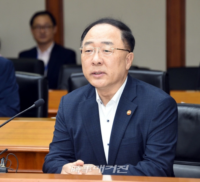 홍남기 부총리(사진_기재부)