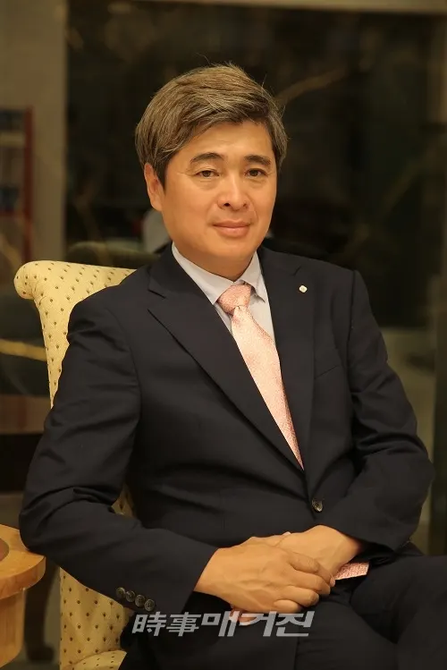 여행업에 종사한지 30년 정도 됐다는 박현규 대표는 주로 미국서부와 캐나다 지역의 관광객 35%를 가이드하고 있다. 그런 그가 브루나이 역사상 최초로 관광의 문을 활짝 열게 한 장본인으로 2년 만에 관광유통시장을 장악하여 현지에서 ‘천재’로 불린다.