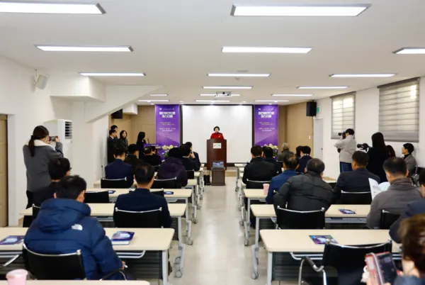 김경희 이천시장, 반도체 넘어 방산·드론까지 투자유치 설명하고 있다. (사진_이천시)