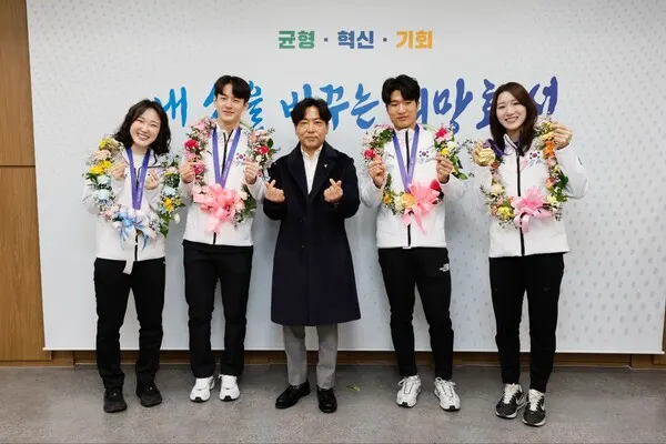2025 하얼빈 동계 아시안게임 빙상부 메달의 주역들과 함께한 장민기 화성시문화체육특보