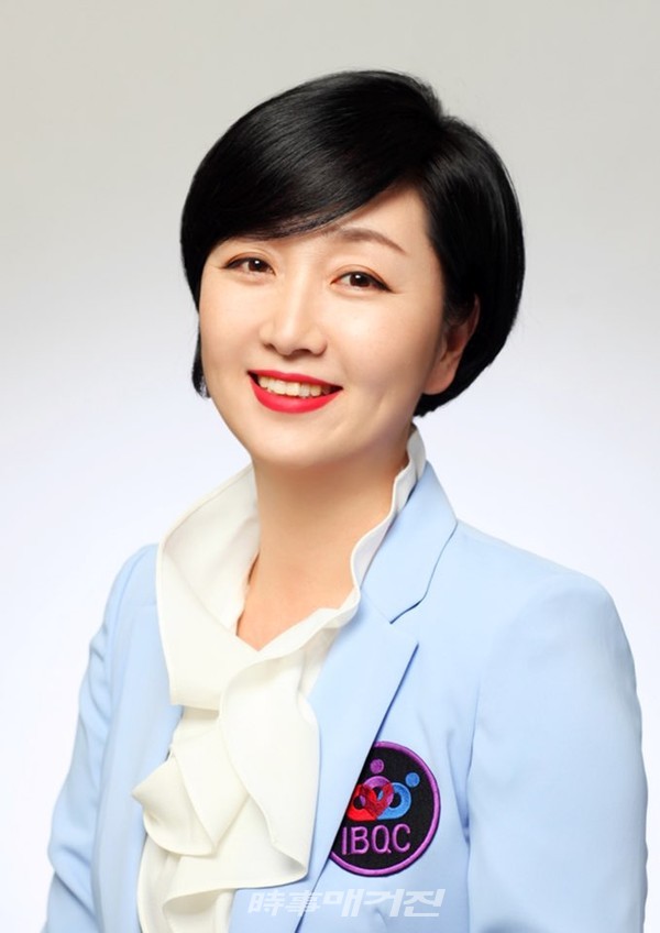 IBQC 스켈프헬스 케어의 김혜진 파트장. 그녀는 현재 탈모관리 명가 아미치0.3 전주점을 운영하며 대학의 미용 건강과에서 후학을 가르치고 있다.