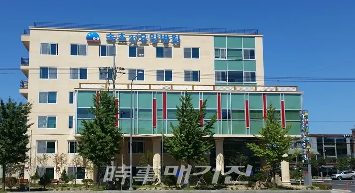 정요양병원의 모태는 지난 2000년에 개원한 정내과, 인공 신장실로 현재 2015년 8월 17일에 개원했다. 현재 입원실 126병상, 신장실 53병상으로 총 82명의 직원들이 함께 하고 있다. (사진_정용일 기자)