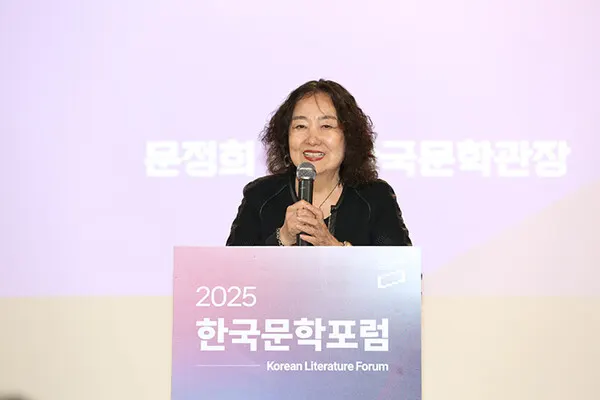 국립한국문학관 문정희 관장이 인사말을 하고 있다. (사진_시사매거진 김형석 기자)