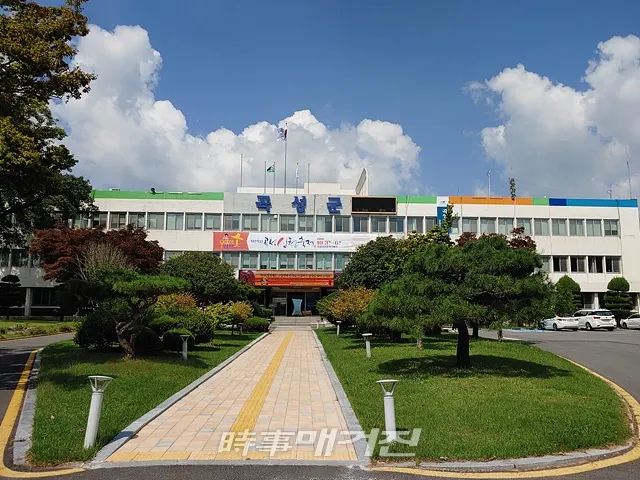 곡성군은 농림부에서 추진한 『2020년 식량작물공동(들녘)경영체 공모』에 최종 선정되어 국도비 3억 2천만원을 확보했다.사곡성군청 청사전경이다.(사진_송상교 기자)