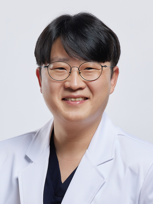 인제대학교 부산백병원 안과 문성혁 교수.(사진_부산백병원)