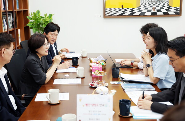 김보라 안성시장, 지속가능관광 법제화 위해 국회 방문했다. (사진_안성시)