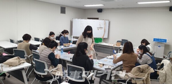 ▲ 여수시는 시민들의 선호에 맞춰 여수시 평생학습관 57개 강좌를 개설하고, 14일부터 운영에 들어갔다.
