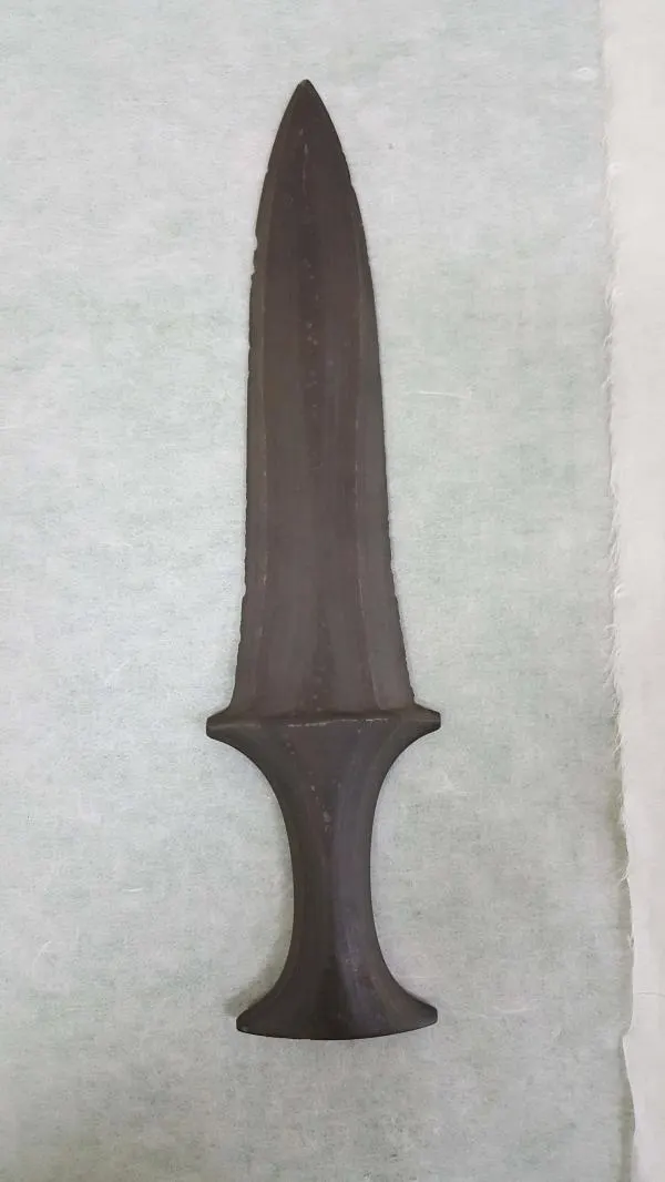 ▲ 고흥분청문화박물관, 기증받은 청동기시대 간돌검