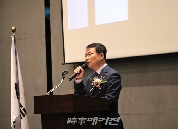 이귀재 미래농업포럼 이사장은 “최첨단 IT 기술과 공유가치를 기반으로 한 농식품산업 동반혁신으로 지구 위기탈출 선두에 설 것이다”고 말했다.