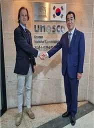 최재춘 단장 키틴 뮤뇨즈 접견사진(사진_유네스코추진단)