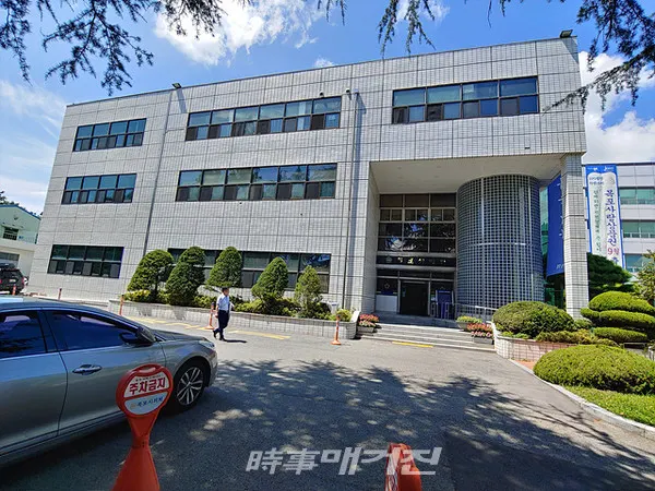 목포시의회가 “코로나19 지역 확산에 대응하기 위해 탄력적으로 회기를 운영하기로 했다”고 밝혔다.사진은 목포시의회 청사 전경이다.(사진_송상교기자)