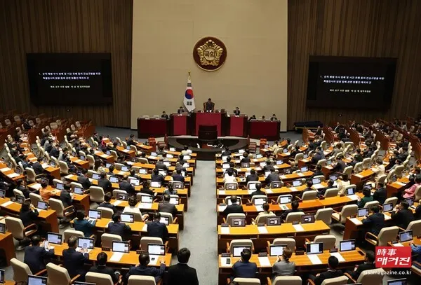지난 5월 28일 서울 여의도 국회에서 열린 21대 국회 마지막 본회의에서 김진표 국회의장이 회의를 개의하고 있다.(사진_뉴시스)