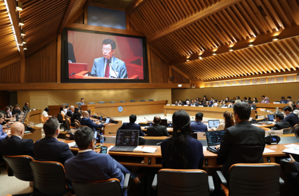 신상진 성남시장이 2026년 3월 16일 태국 방콕유엔 컨퍼런스센터에서 열린 유엔지역개발센터(UNCRD) 지속가능교통(EST) 아시아지역 회의에서 성남형 미래 모빌리티 정책을 발표하고 있다. (사진_성남시)
