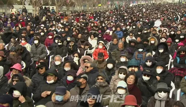 2월2일 광화문 광야교회 예배에 참석한 성도들의 수가 늘고 있다.