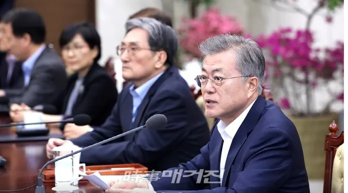 11일 수석보좌관회의에서 발언하고 있는 문재인 대통령(사진_청와대)