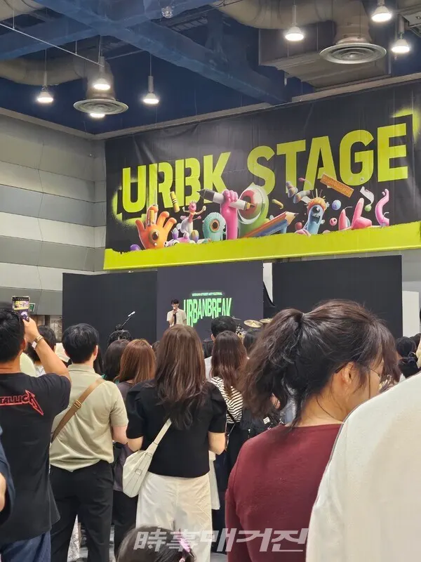 어반브레이크 마지막날 가수 홍이삭의 공연이 있었다.(사진_시사매거진)