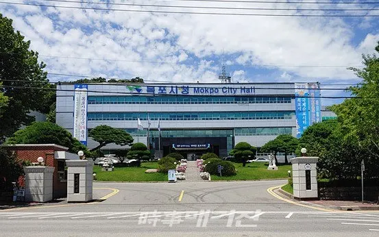 목포시에서는 “오는 29일 오후 2시 목포수산물유통센터 대강당에서 “목포어묵 세계화 기반구축 및 육성전략” 간담회를 개최하기로 하고 사업의 성공적인 추진을 위하여 다양한 의견수렴의 장을 마련한다“고 27일 밝혔다.사진은 목포시 청사 전경이다.(사진_송상교기자)