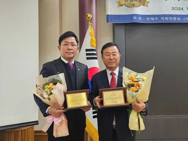 23일 기장군 이승우 시의원. 구본영 군의원 한국유권자중앙회 '2024년 지방자치 의정대상' 수상.(사진_이승우, 구본영의원)
