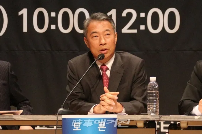 12일 국회에서 개최된 ‘대한민국 민주주의의 위기’ 토론회에서 발언하고 있는 정종섭 국회의원(사진_정종섭 의원실)