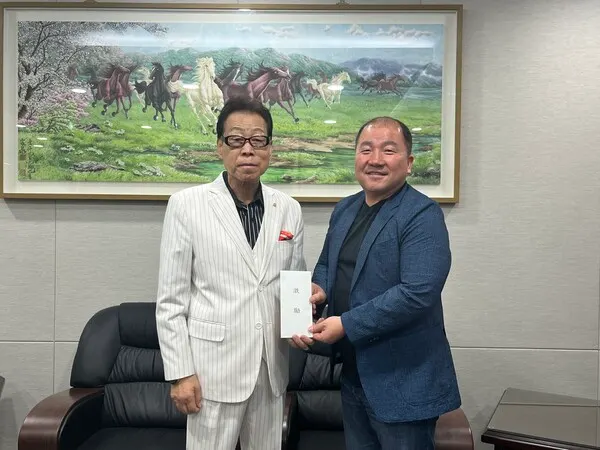 GTA 김경덕 회장(왼쪽)과 포천시청 윤복채 감독(오른쪽)(사진_경기도태권도협회)