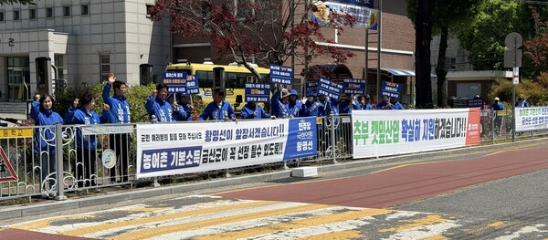                                                                   민주당 자원봉사대 (추부면)