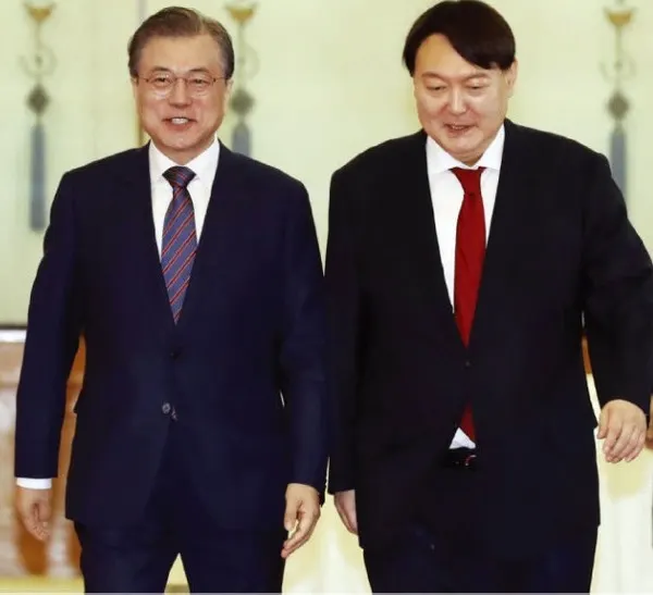 문재인 대통령·윤석열 당선인 /국제뉴스DB
