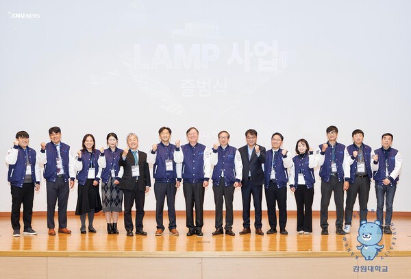 강원대학교 G-램프(LAMP) 사업단에 참여하고 있는 연구실은 약학, 수의학, 의생명 과학, 화학, 생물공학 등 다양한 전공의 우수한 교수들과 융합 공동연구를 수행하고 있다. 사진은 강원대학교 G-램프(LAMP) 사업단 출범식