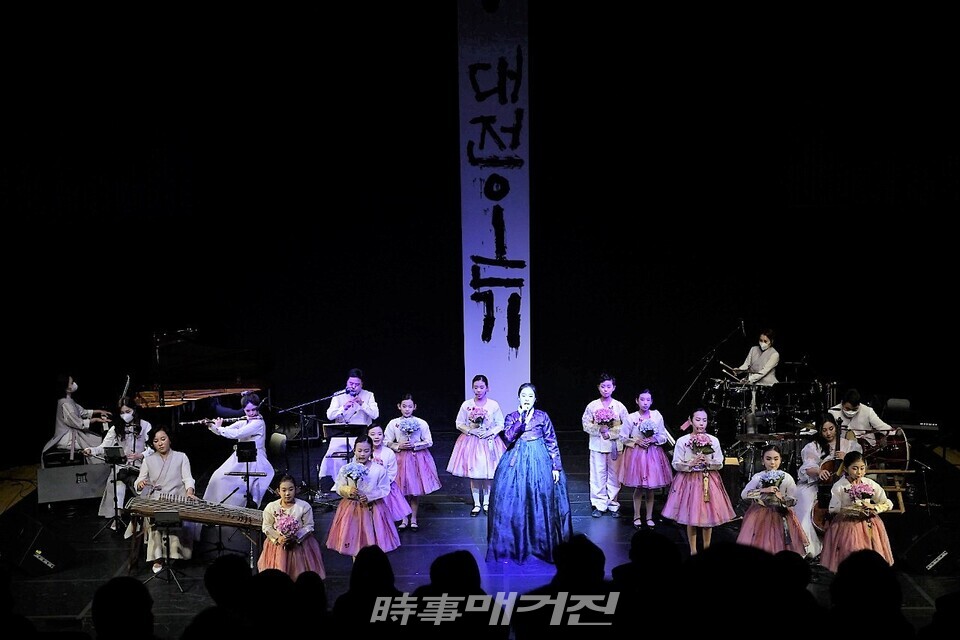 2021년 12월 4집 앨범 콘서트 한 장면 (사진=퓨전국악그룹 풍류)