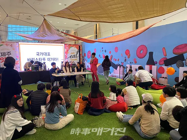 제주관광공사는 제주특별자치도와 제주의 식재료를 활용한 간편식, 베이커리 등 디저트류를 한자리에서 맛볼 수 있는 기회를 제공하여 음식관광 목적지로서의 제주를 홍보하고자 ‘제주잇쇼’를 진행했다.(사진_제주관광공사)