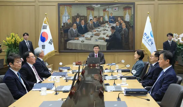 22일 오전 서울 중구 한국은행에서 열린 금융통화위원회 본회의(사진_한국은행 제공)